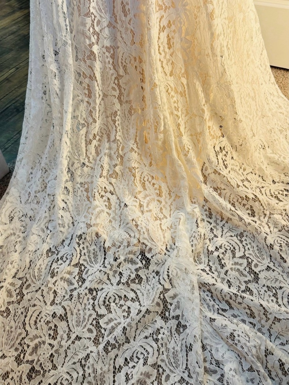 Elegant White Lace Long-Sleeve Bridal Dress - Picture 12 of 12